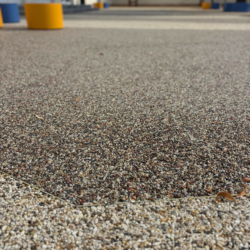 evintech_gyor_prohaszka_iskola_ragasztott_kavicsburkolat_3